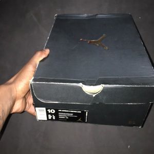 Jordan 11 Retro Low “Emerald” Like New!!